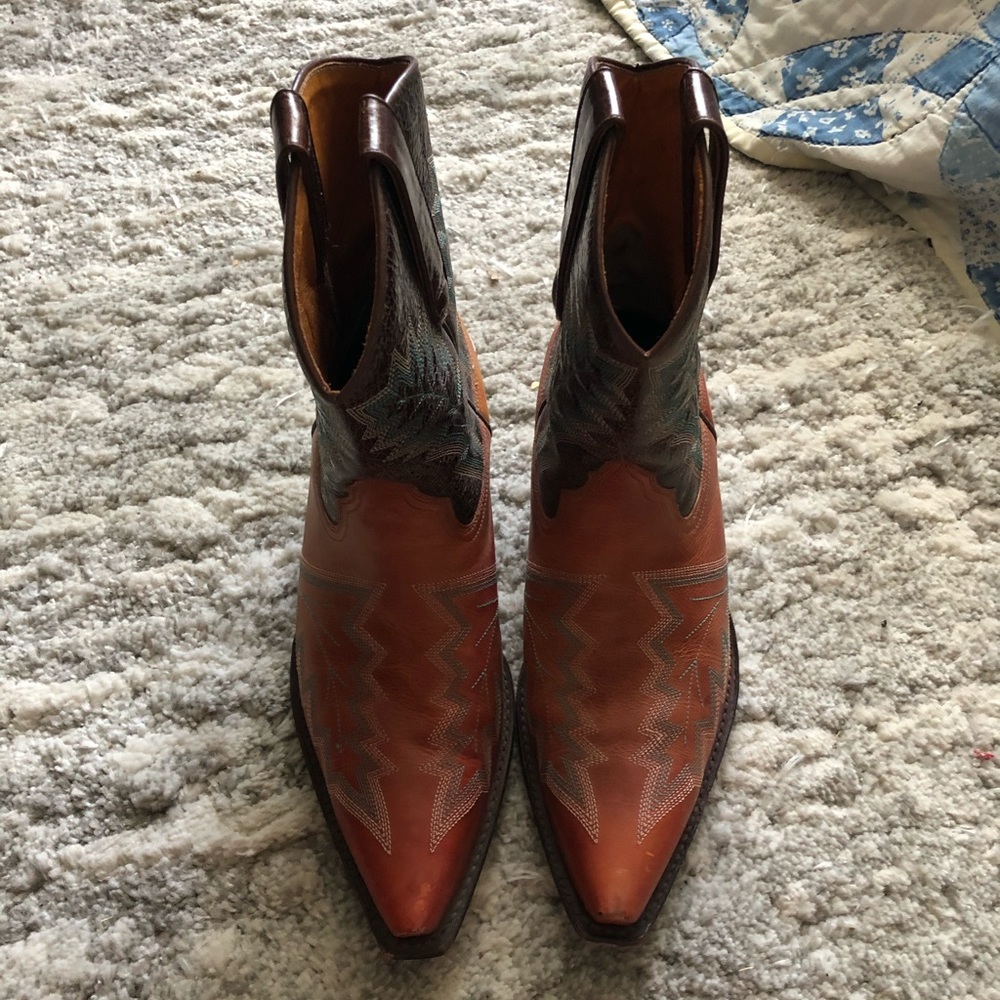 Women’s leather boots